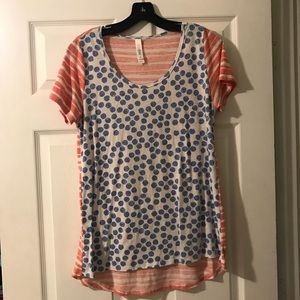 Well Loved Lularoe Classic Tee shirt